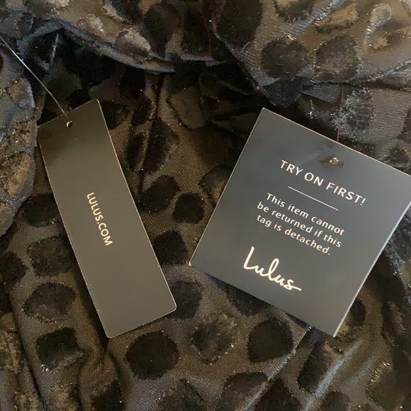 BRAND NEW W TAGS LULU’s Black Velvet Long Sleeve Faux-Wrap Dress XS - Picture 6 of 6